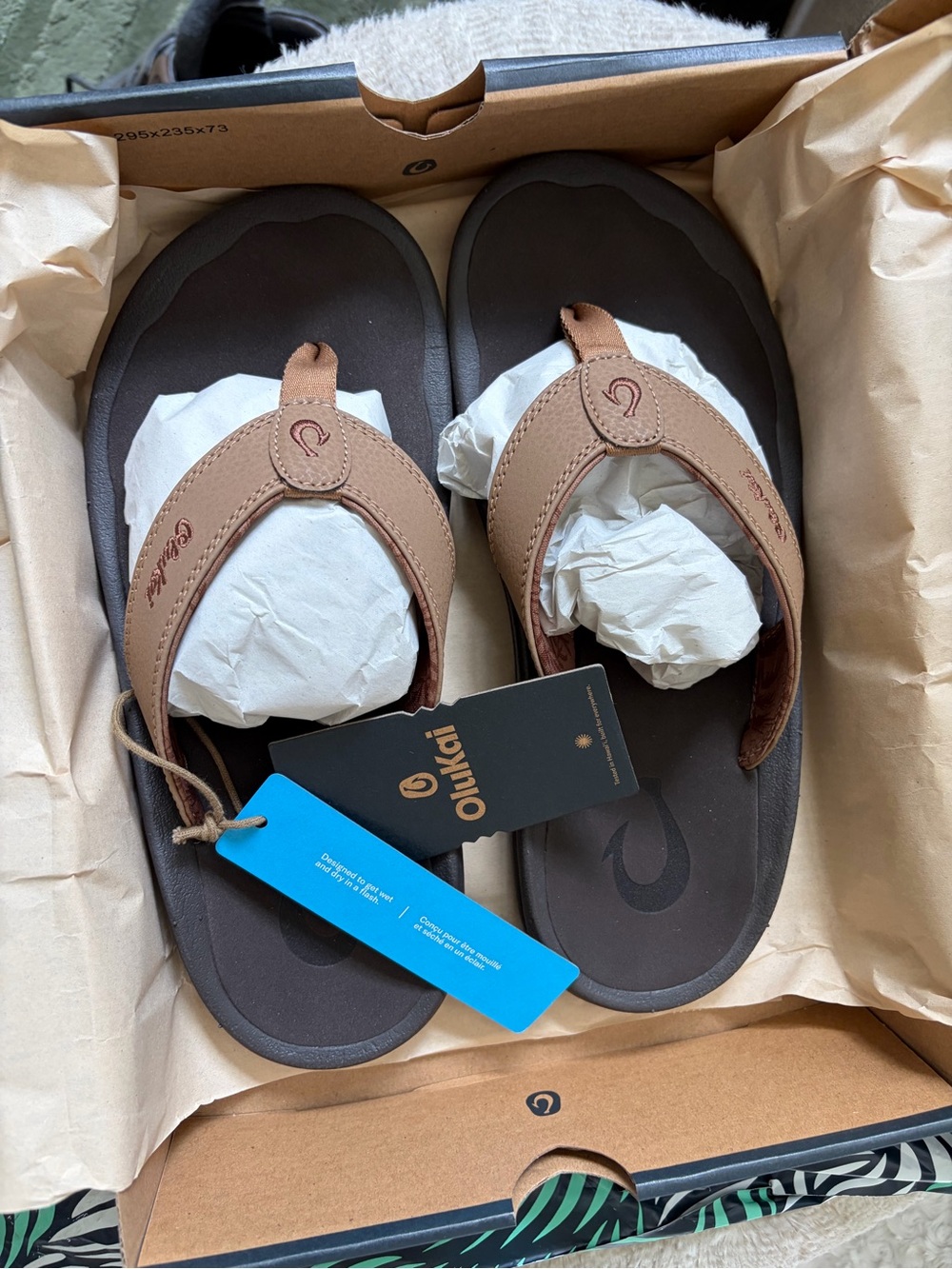 NWT OluKai 'Ohana Tan/Dk Java Men's Flip Sandals Size 8